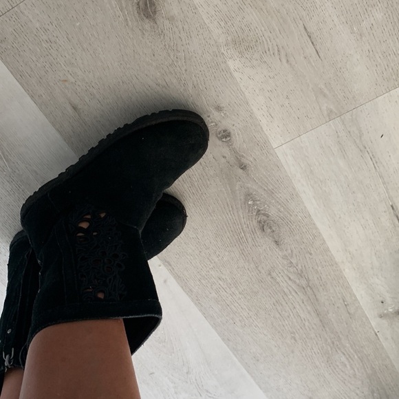 UGG Lo Pro Floral Suede Black Laser Cut Ankle Boots size 7 leather embroidered - Picture 3 of 11